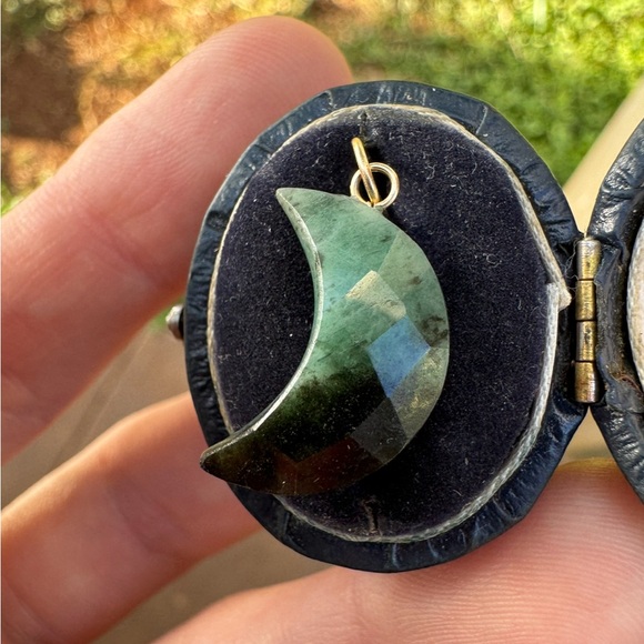 8.00ctw solid 14k yellow gold genuine emerald moon pendant - Picture 13 of 14